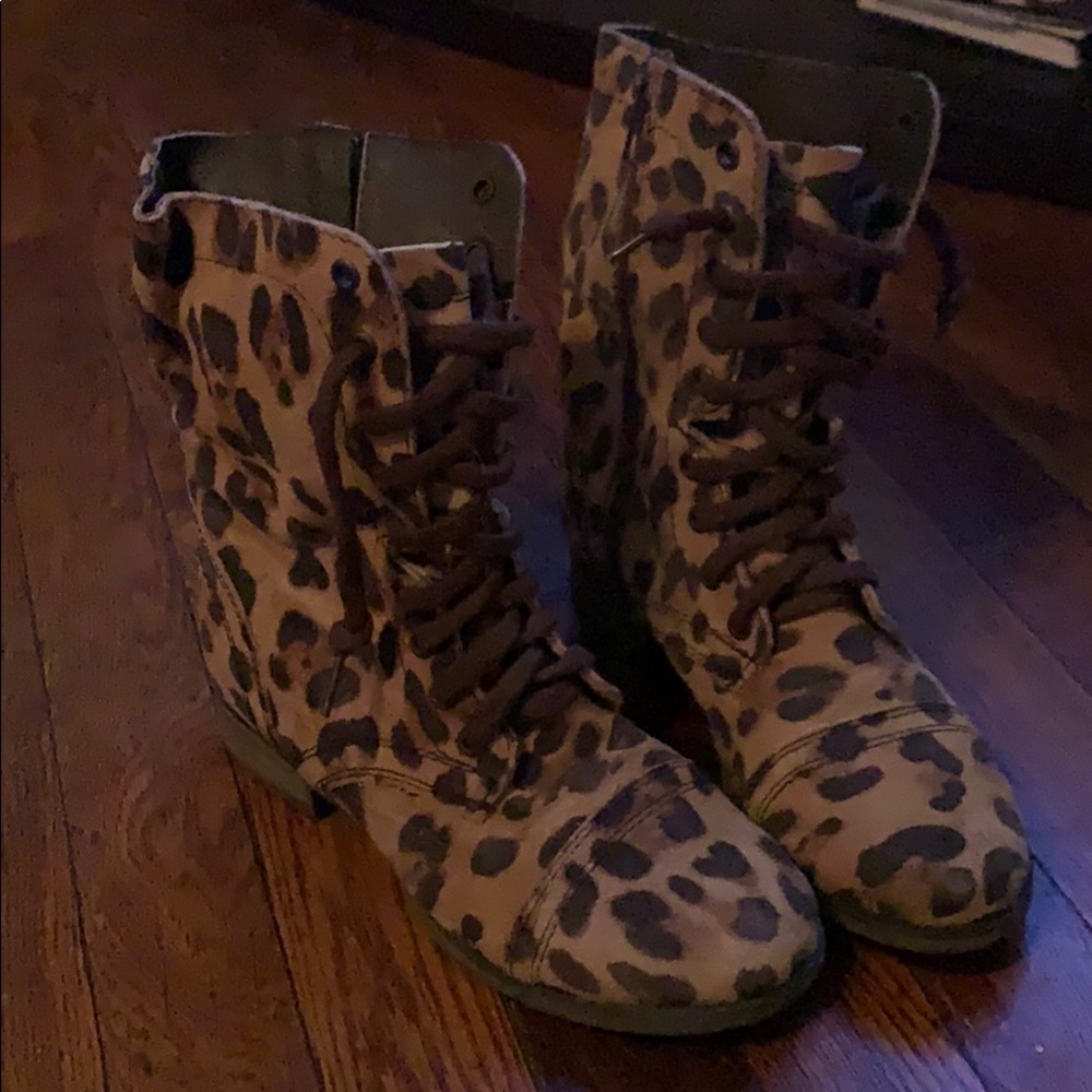 Steve Madden Cheetah Print Combat boot!